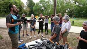 Quelle est la différence entre le laser game et le laser outdoor ?